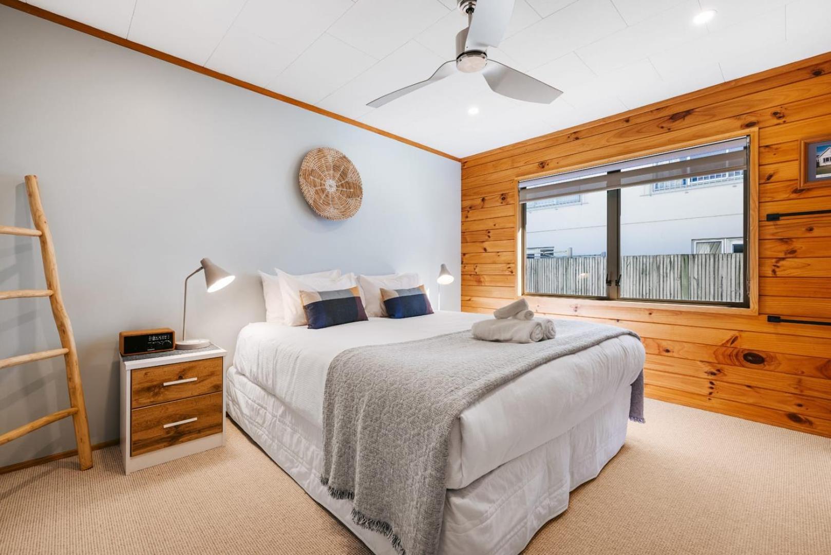 The Iconic Kiwi Bach, Full Site Downtown Mount Holiday home *
