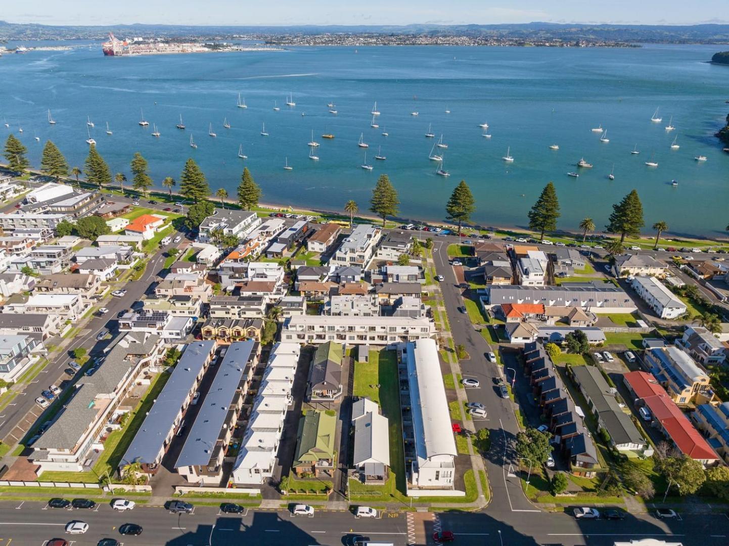 The Iconic Kiwi Bach, Full Site Downtown Mount Mount Maunganui